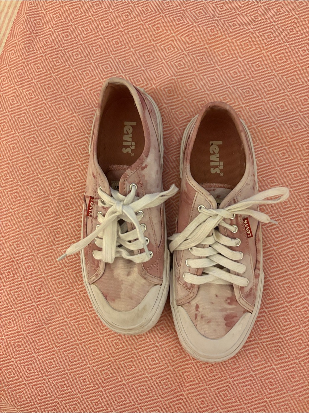LEVI’s  Pink Tie-Dye Low-Top Canvas Sneakers size women’s 6